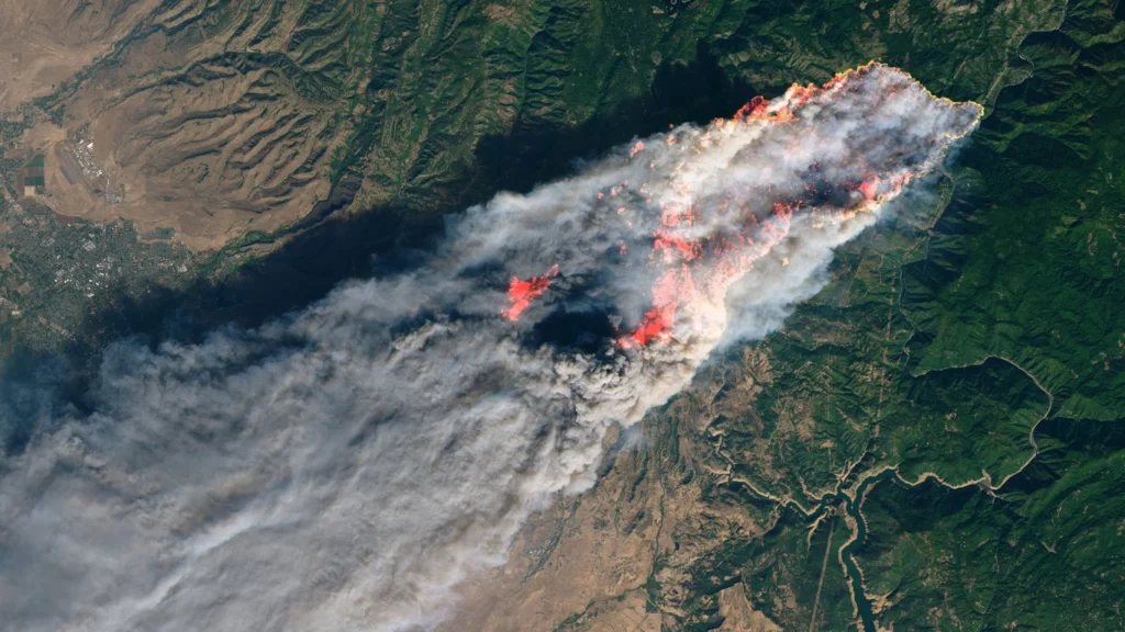 Camp Fire incendio visto dal satellite