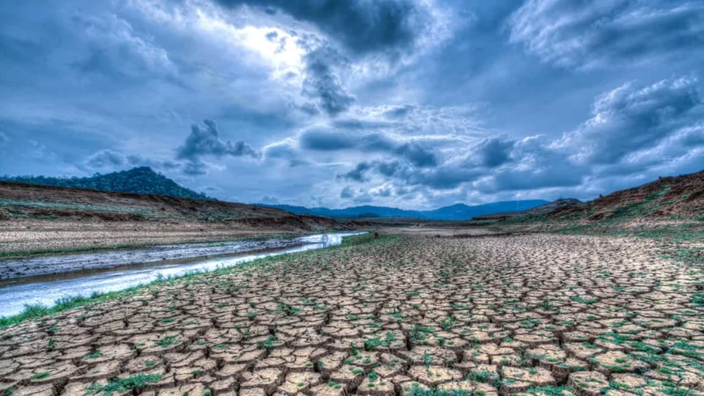 Terreno in fase di estrema siccità